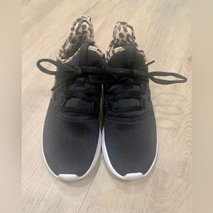 Adidas cloudfoam comfort sneakers